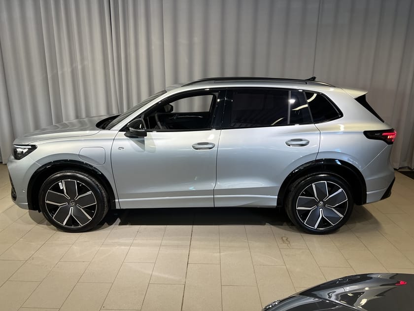 Bild 4 av Volkswagen Tiguan eHybrid R-Line 272HK DRAG BLACK STYLE SWE Edition