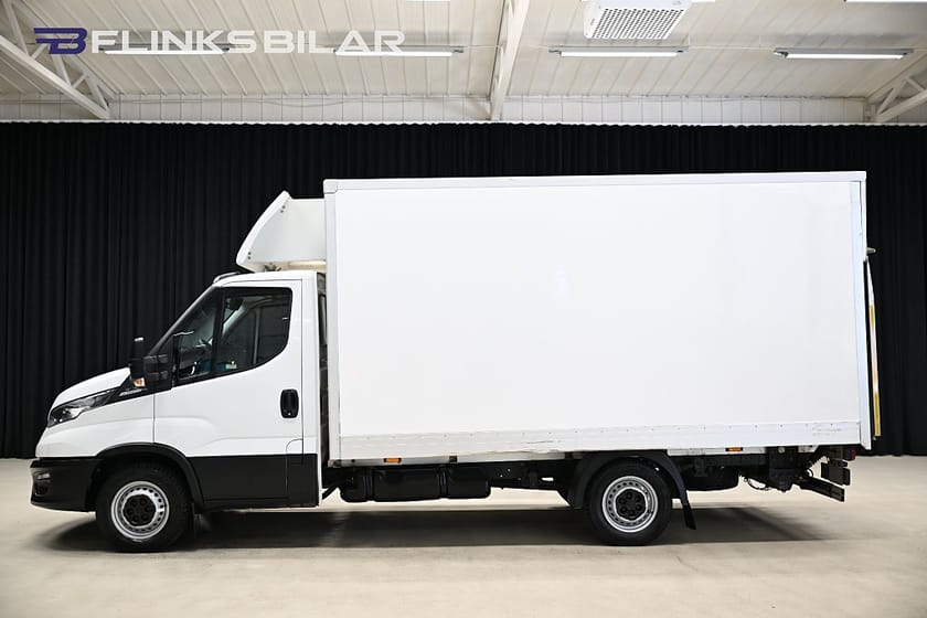 Bild 2 av Iveco Daily 35-140 Chassi Cab 136HK Automat|Volymskåp|Bakgavellyft|Sidodörr|Leasbar
