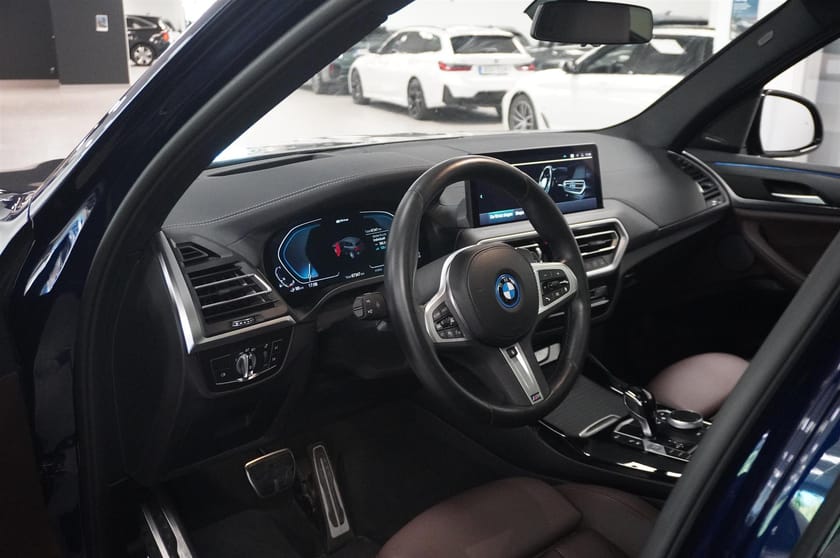 Bild 4 av BMW X3 xDrive30e M-Sport Innovation H K Pano Fartpilot