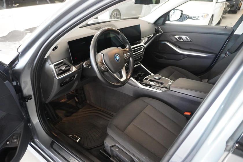Bild 2 av BMW 330e Touring Drag Comf. Access Tonat Adaptiv Stop Go