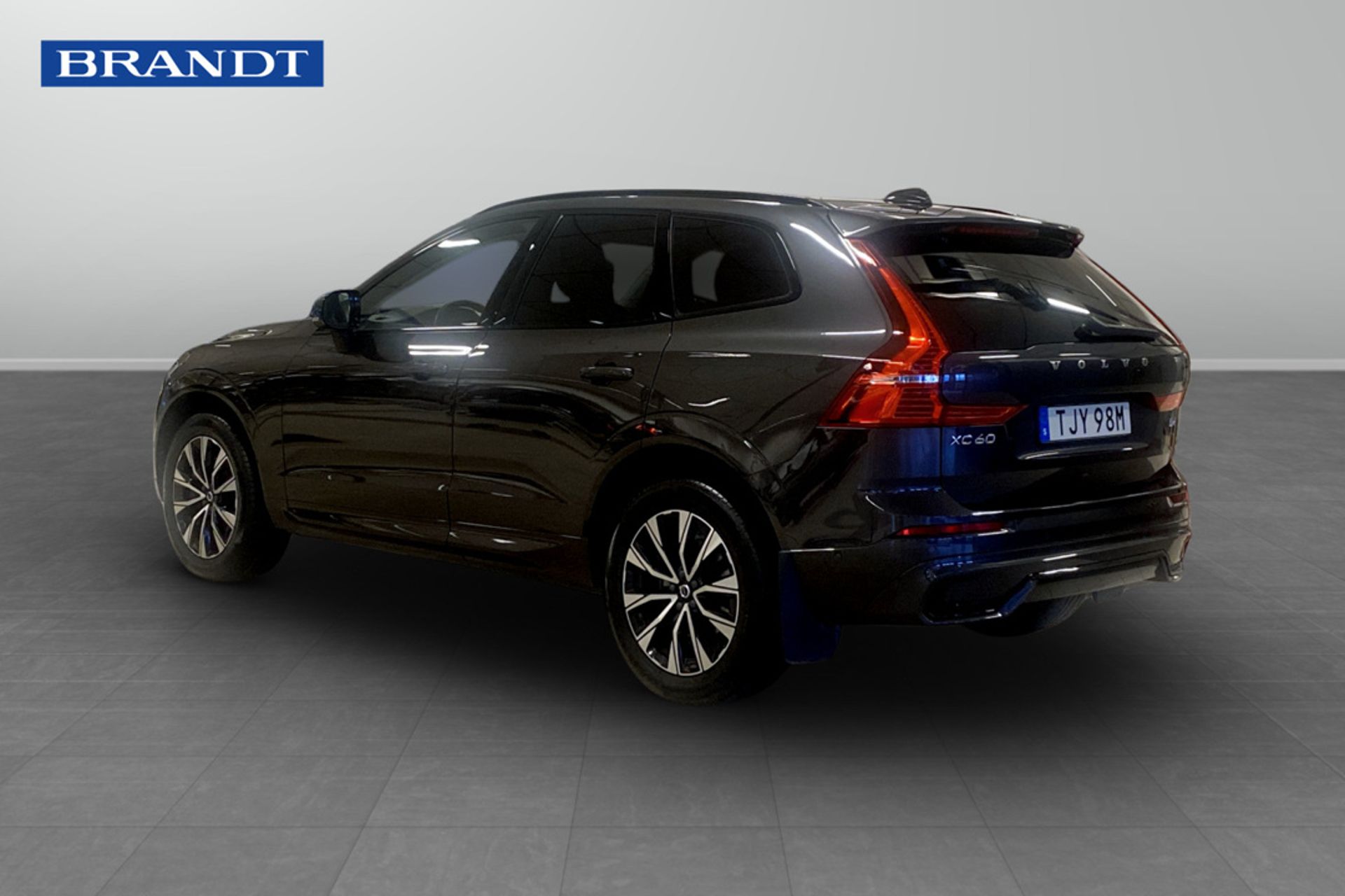 Volvo XC60 B4 2023, photo 2/10