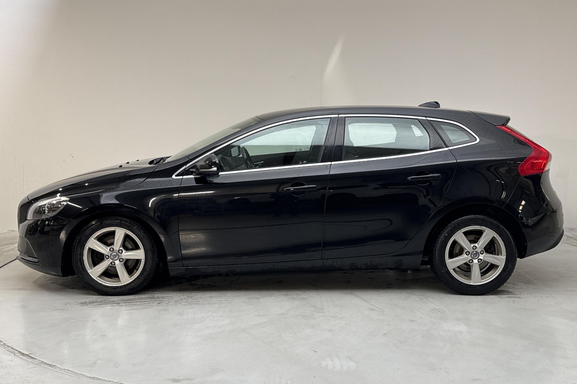 Volvo V40 D2 2015, photo 2/10