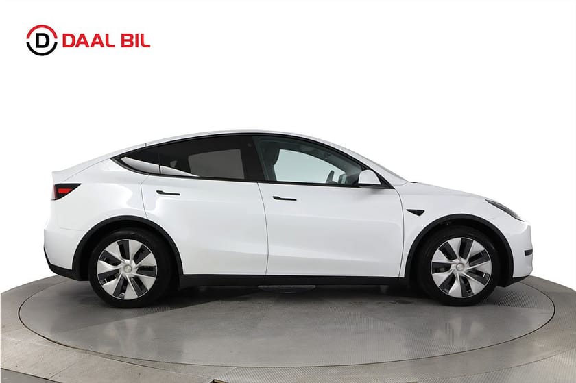 Bild 5 av Tesla Model Y Standard Range RWD 299HK PREMIUM PANO DRAG B-KAMERA