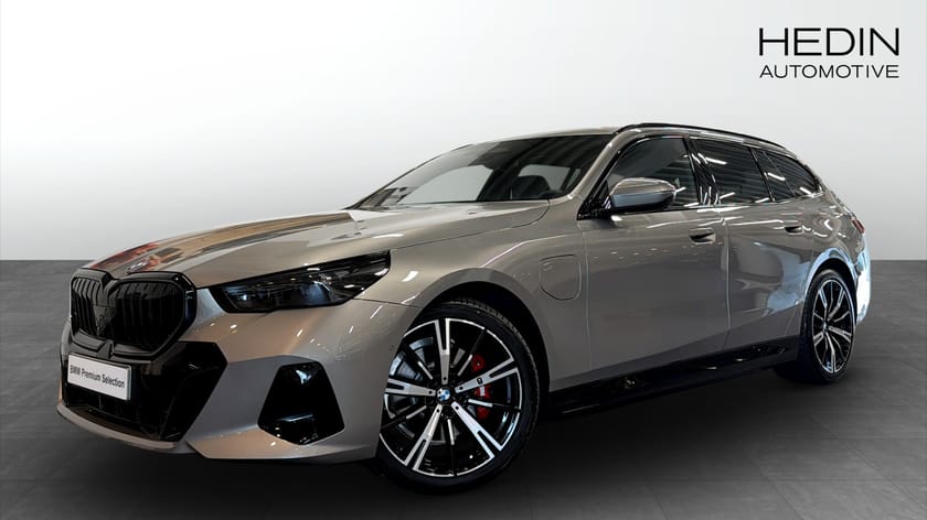 Bild 1 av BMW 530e xDrive Touring M Sport Drag H/K Backkamera Rattvärme