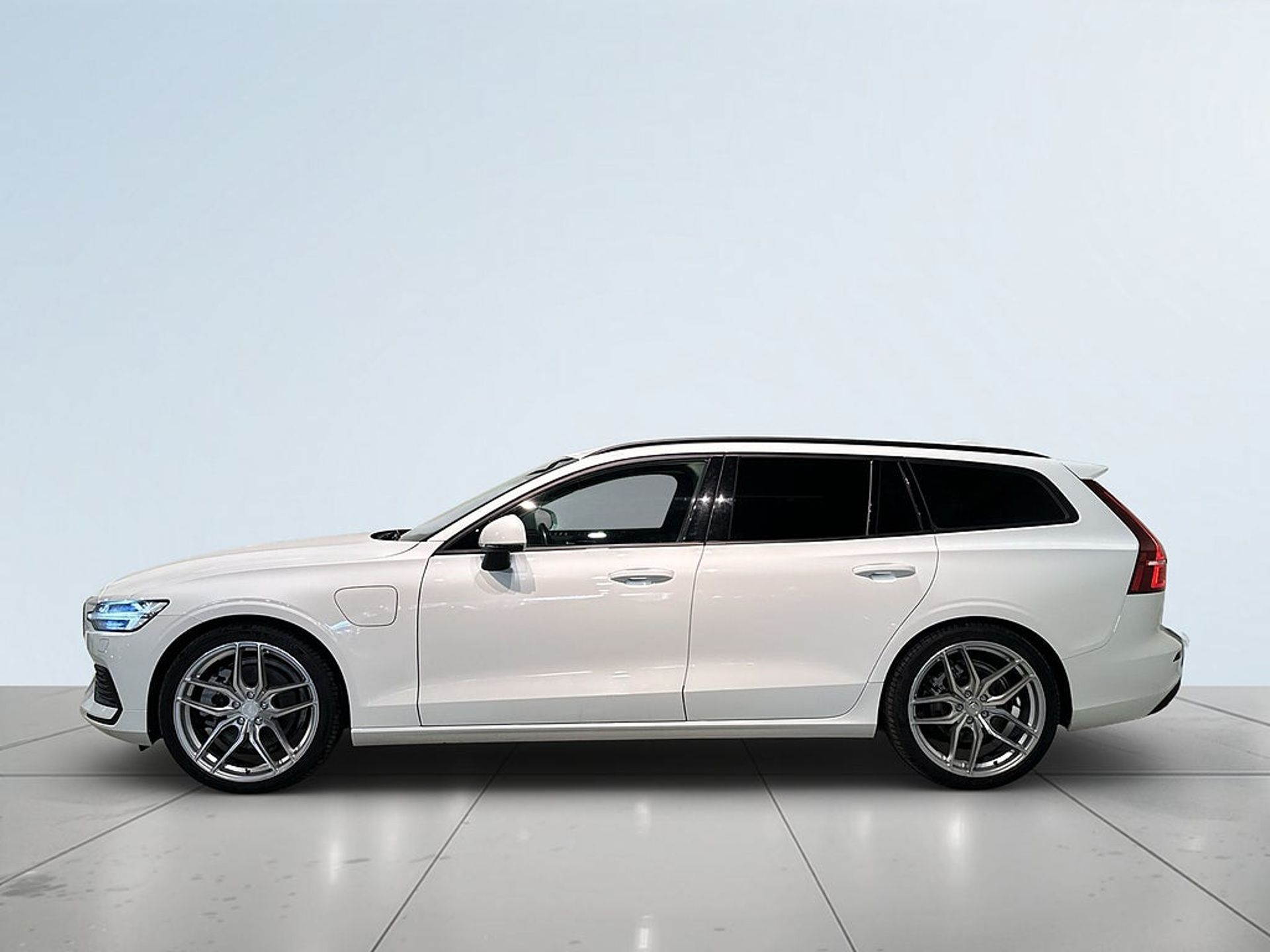 Volvo V60 2020, kuva 4/10