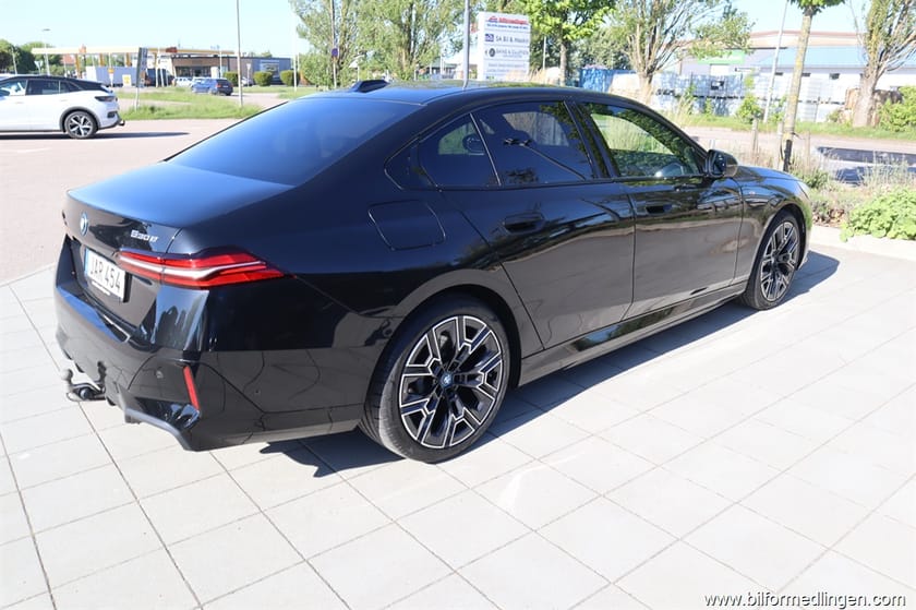 Bild 3 av BMW 530e 530 Plug-In Hybrid 299hk Aut M-sport Momsbil Navi Drag 1 Ägare