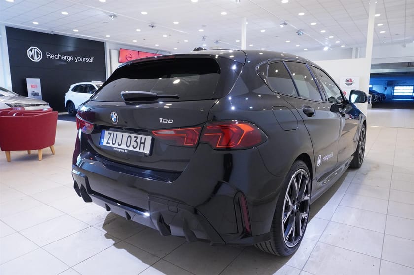 Bild 4 av BMW 120 M Sport, Panorama, Head Up, 360 Kamera, Driving Assist