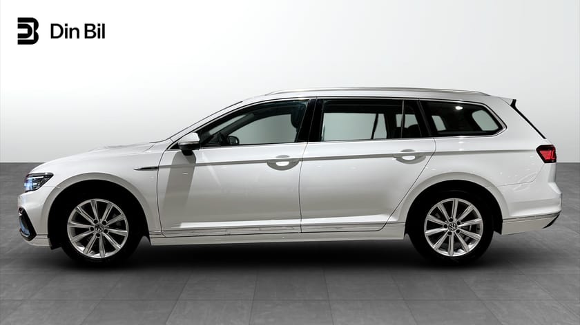 Bild 2 av Volkswagen Passat Sportscombi R-Line TDI200 DSG 4M ExecutiveBusiness/P-värmare/D