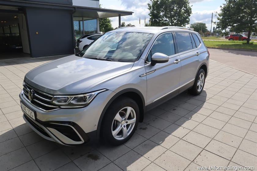 Bild 2 av Volkswagen Tiguan Allspace 7-sätes 2.0 TDI SCR 4Motion 200hk Momsbil 7 sit Elegance Navi Drag 1 Ägare