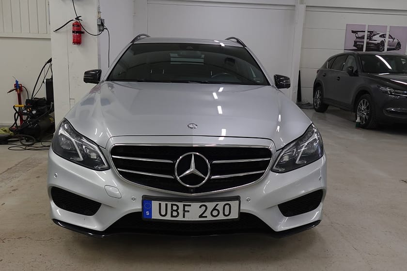 Bild 2 av Mercedes-Benz E 220 T BlueTEC 4MATIC 4M 7G Massage Drag 360° D-Värme Navi