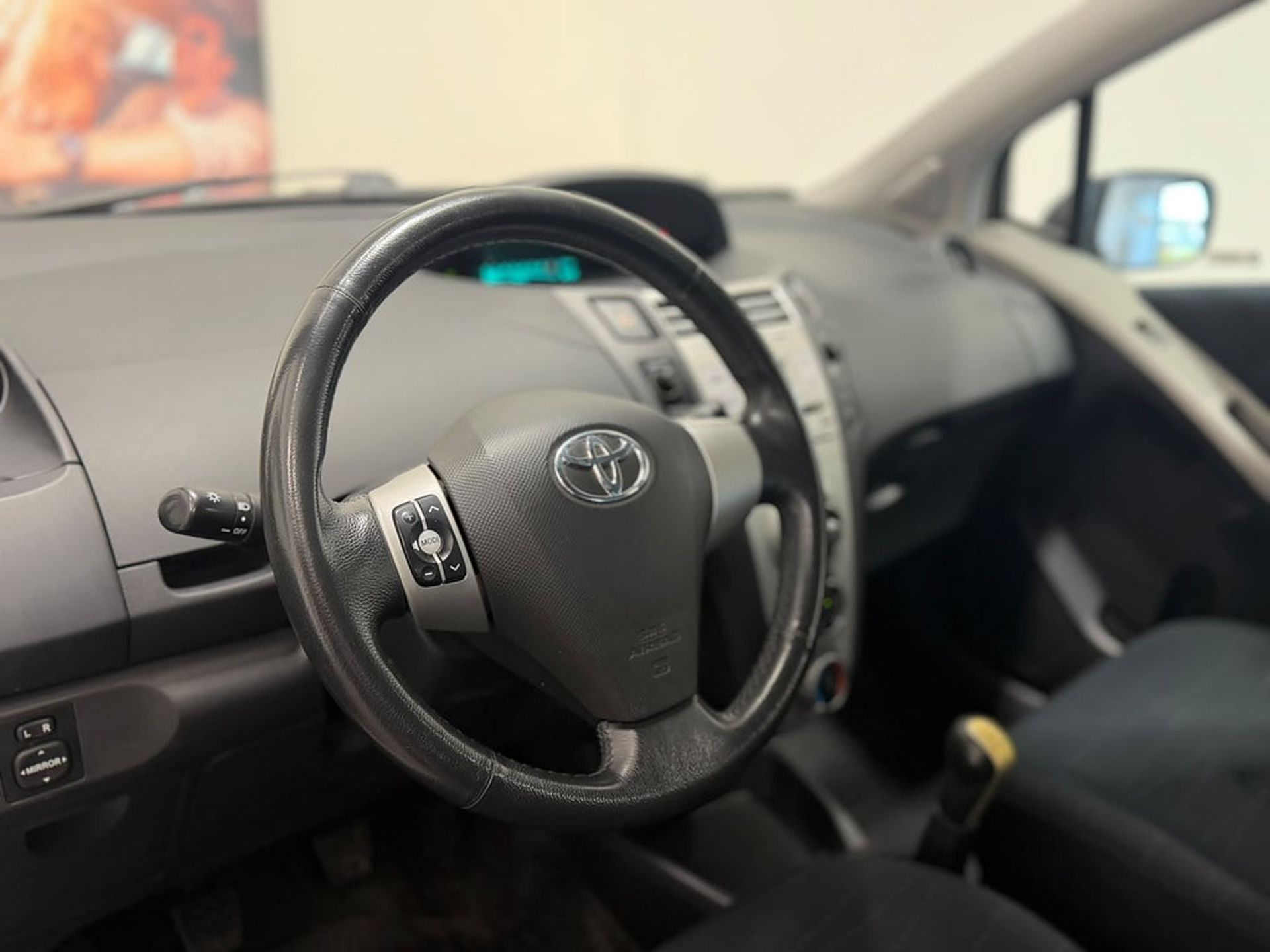 Toyota Yaris 5-dörrar 1.3 VVT-i Euro 4 2007, bild 3/10