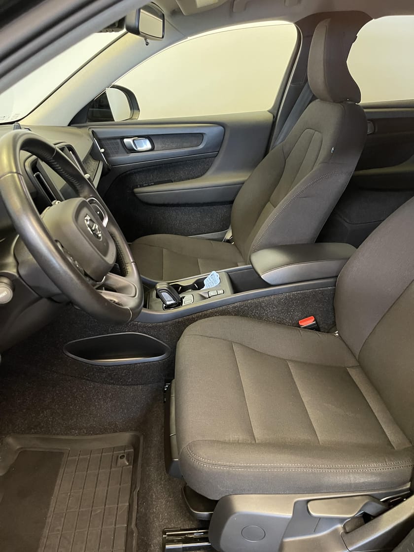 Bild 5 av Volvo XC40 T2 FWD Momentum Core / Navigation / Tonade rutor /