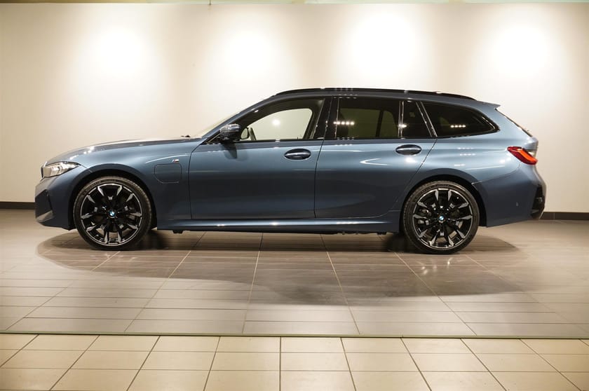 Bild 2 av BMW 330e xDrive Touring M Sport Active Edt. Drag Fartpilot HiFi