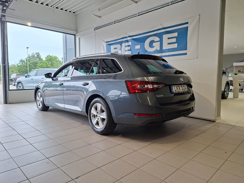 Bild 3 av Škoda Superb Kombi 2.0TDI 4x4 DSG L&K Drag Värmare Skinn
