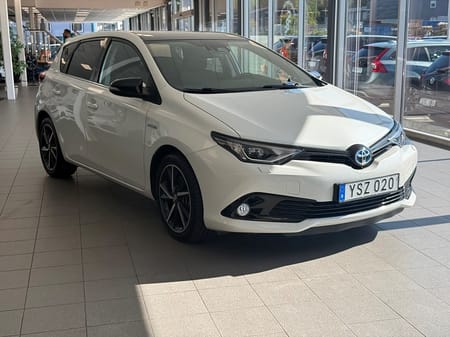 Toyota Auris Hybrid e-CVT, 136hk, 2017