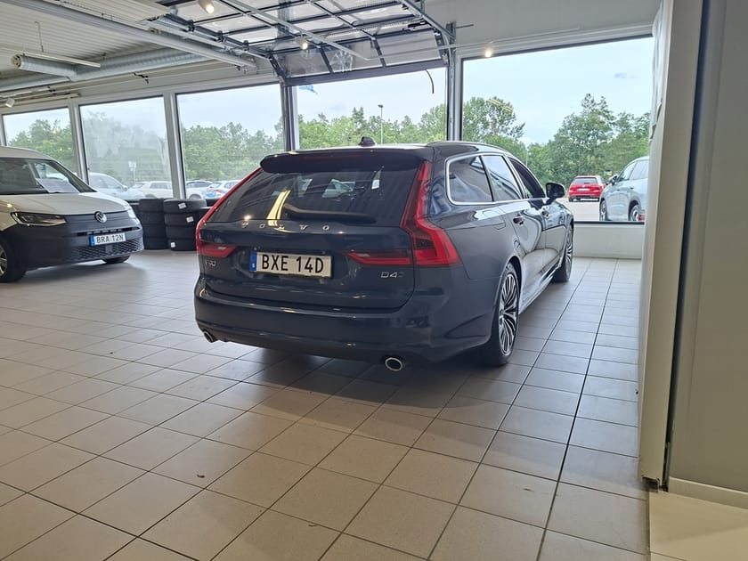 Bild 4 av Volvo V90 D4 AWD 190HK Geartronic Momentum Adv Dragkrok