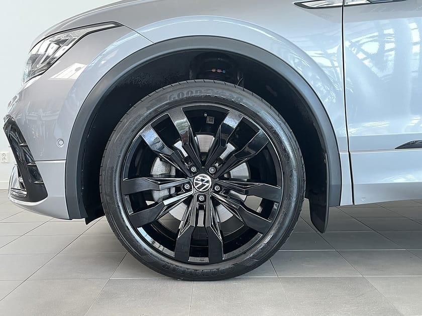 Bild 4 av Volkswagen Tiguan Allspace 5-sätes R-Line 2.0 TDI 200hk 4Motion Värmare Drag 20"
