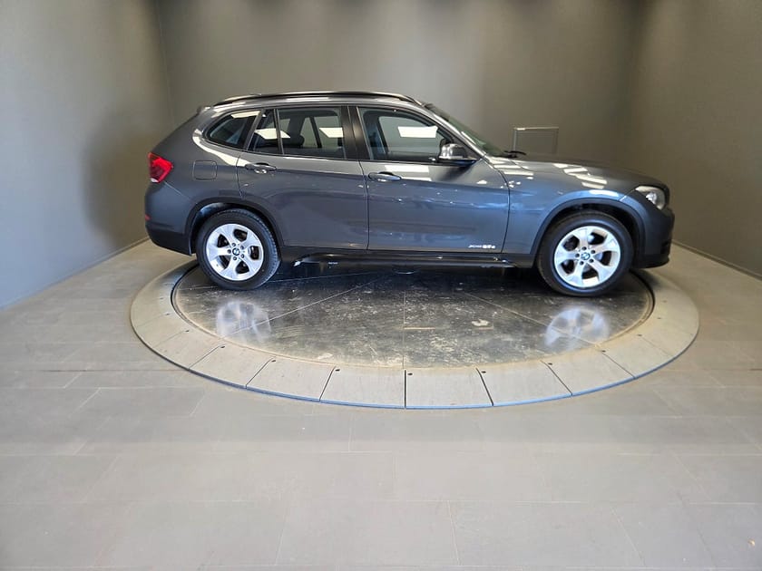 Bild 3 av BMW X1 xDrive20d Sportline Xenon-ljus Rattvärme Dragkrok