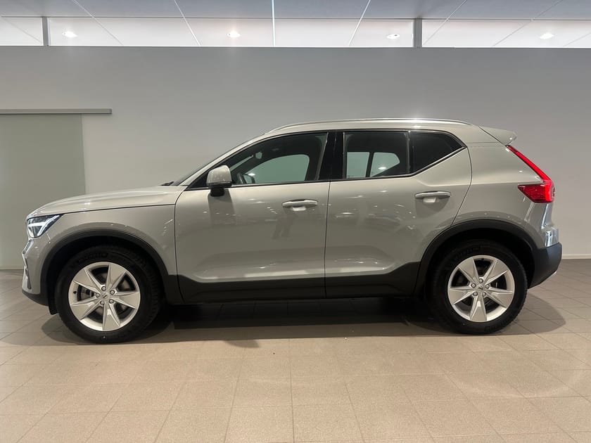 Bild 5 av Volvo XC40 B4 FWD Bensin Core SE / Sensorer bak/ Navigation / Backkamera / Dragkrok /