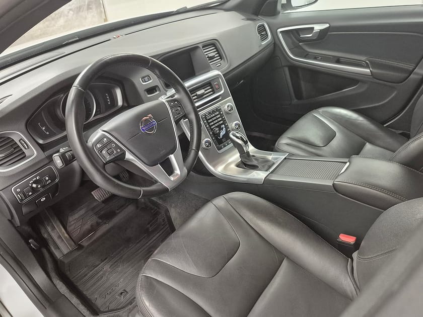 Bild 2 av Volvo V60 D4 AWD 220HK 4x4 Summum