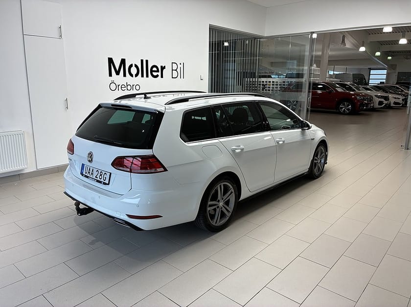 Bild 3 av Volkswagen Golf Sportscombi R-Line 1,5 TSI Drag/Backkamera