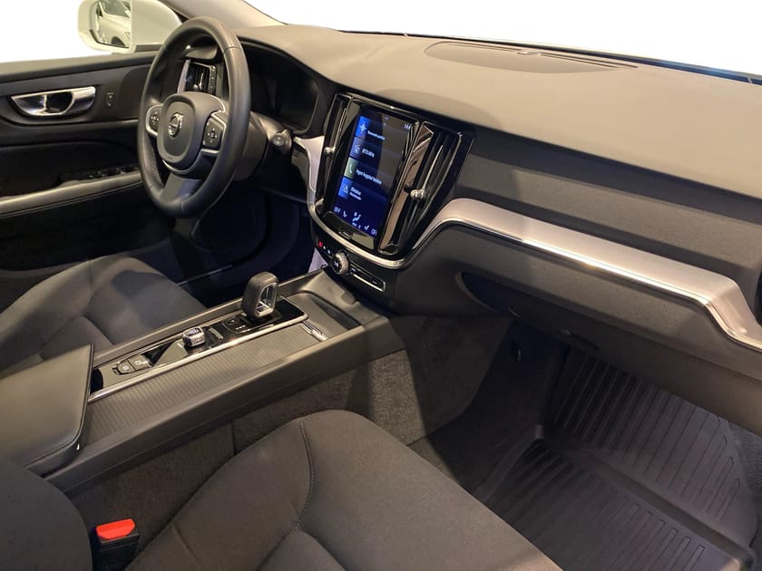 Bild 4 av Volvo V60 B4 Diesel Mom Adv Navi Pro Edition