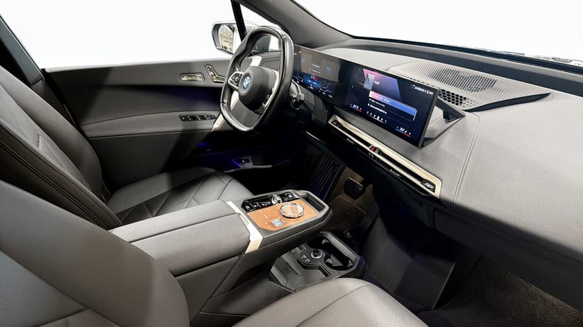 Bild 3 av BMW iX xDrive40 xDrive 40 Sportpaket Drag H/K Pano Skylounge