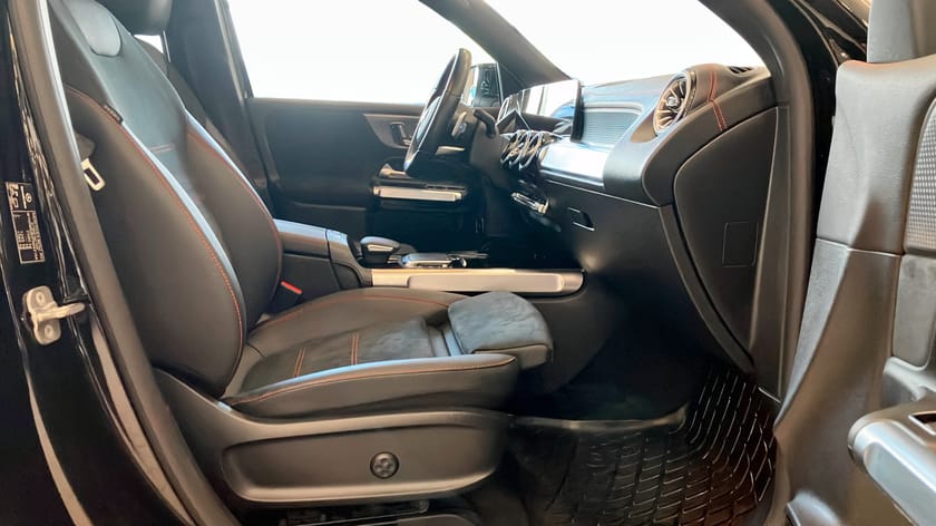 Bild 3 av Mercedes-Benz EQB 300 4MATIC 4MATIC, 228hk, AMG|Navi|Backkamera|Panorama|