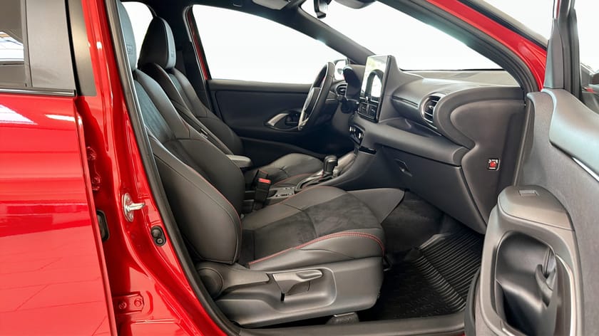 Bild 3 av Toyota Yaris Hybrid 130 GR-Sport 130HK / Blis / Kamera / CarPlay