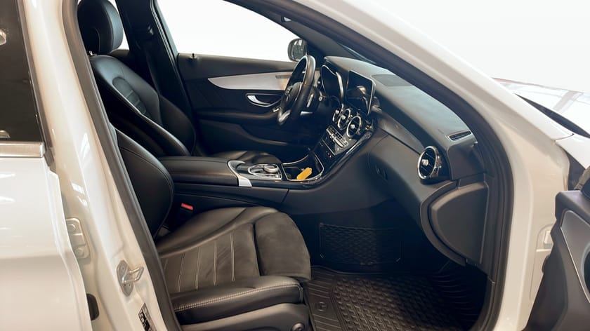 Bild 3 av Mercedes-Benz C 220 T d 4MATIC AMG Drag Carplay
