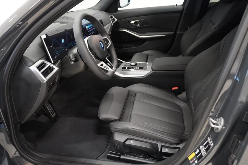 Bild 2 av BMW 330e xDrive Touring M Sport Active Ed Drag Aktiv Fartpilot HiFi