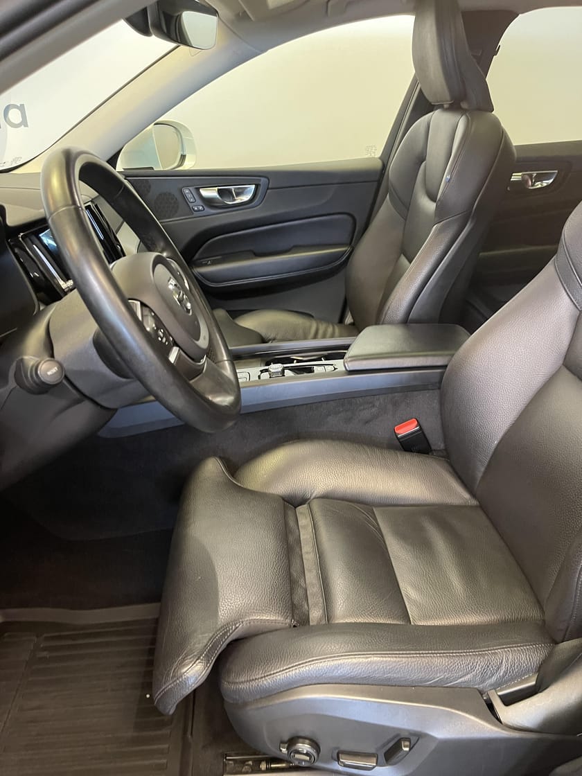 Bild 5 av Volvo XC60 Recharge T6 Core Edition / Läder / Dragkrok / Panoramaglas tak /