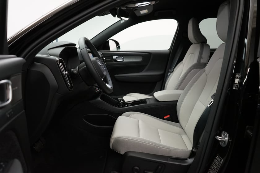 Bild 5 av Volvo EX40 Single Motor Extended Range ExtendedRange Plus SE, Baklucka elmanövrerad, Navigation, HarmanKardon PremiumSound