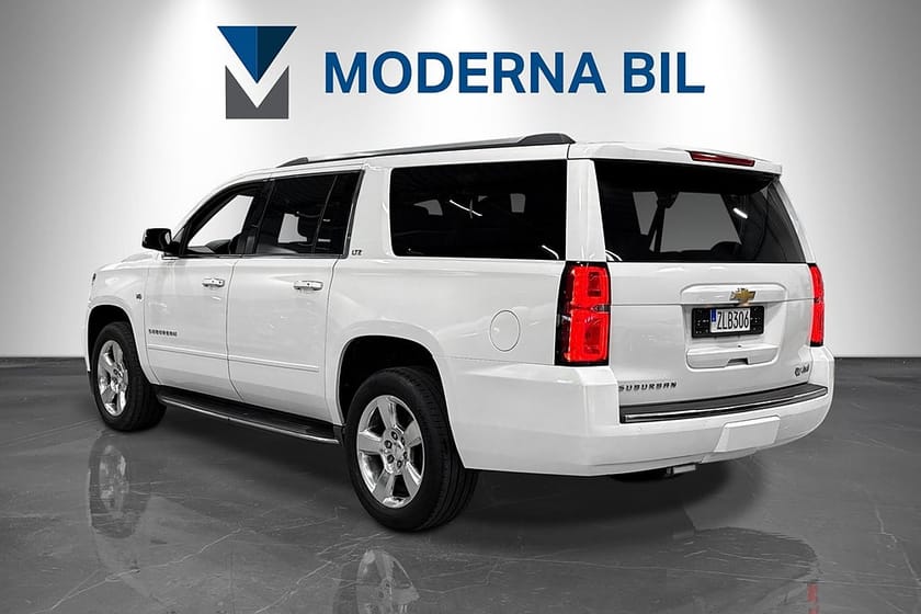 Bild 1 av Chevrolet Suburban 5.3 V8 4WD Hydra-Matic 7-sits Drag Bose Pano Skinn Bkam
