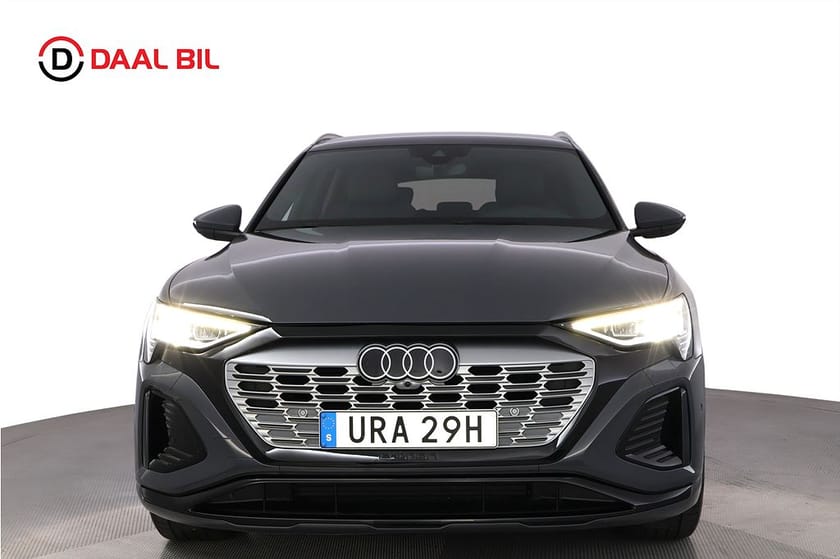 Bild 2 av Audi Q8 55 e-tron quattro 114 kWh 408HK S-LINE B-KAM NAVI ACC LUFTFJÄD