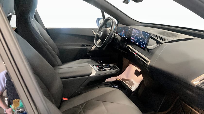 Bild 3 av BMW iX xDrive50 Innovation / Sport pkt / Drag / Harman Kardon