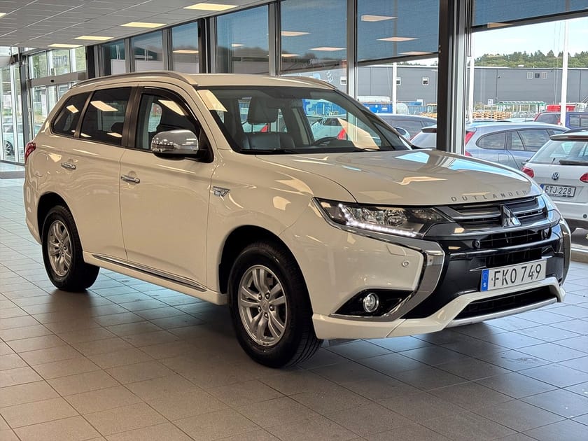 Bild 1 av Mitsubishi Outlander PHEV CVT Drag Värmare 203hk