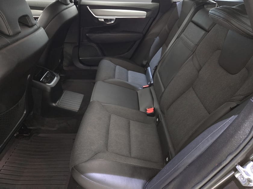 Bild 3 av Volvo V90 Recharge T6 AWD Geartronic Momentum