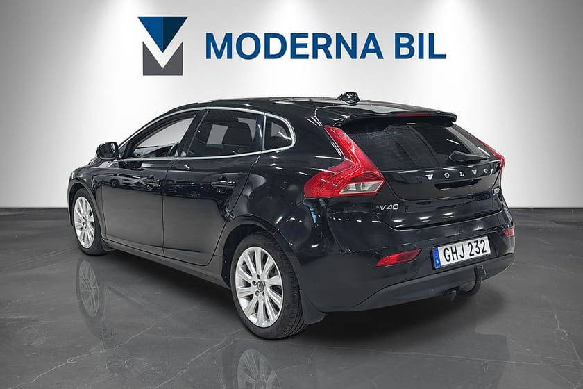 Bild 3 av Volvo V40 D2 Summum 115hk Pano Drag B-kam D-värm Skinn Kamrembytt