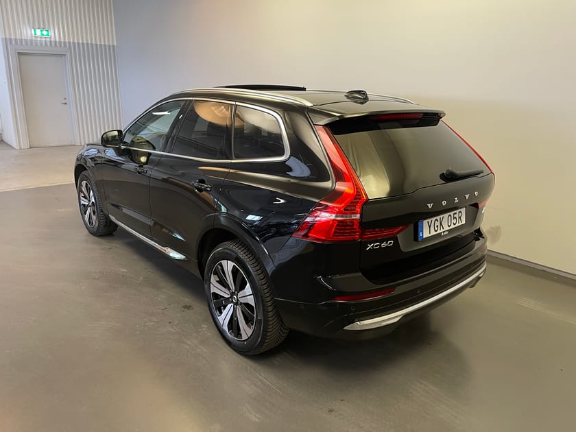 Bild 4 av Volvo XC60 Recharge T6 Plus Bright / Tonade rutor / Läderklädsel /