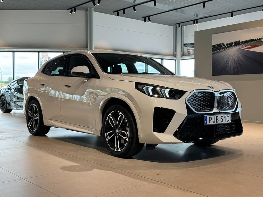 Bild 3 av BMW iX2 xDrive30 M Sport D/A Pro Rattvärme Tonade rutor Drag