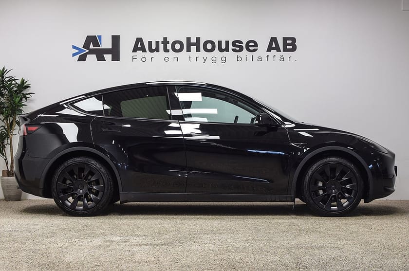 Bild 3 av Tesla Model Y Standard Range RWD Drag Induction Svensksåld