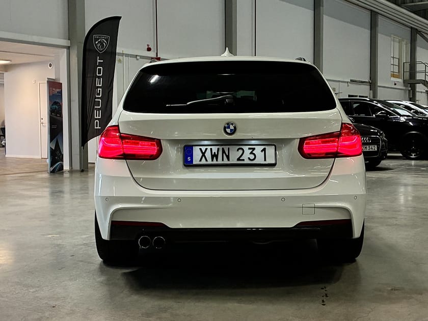Bild 4 av BMW 330i xDrive Touring 252Hk Steptronic M Sport | Drag | V-hjul