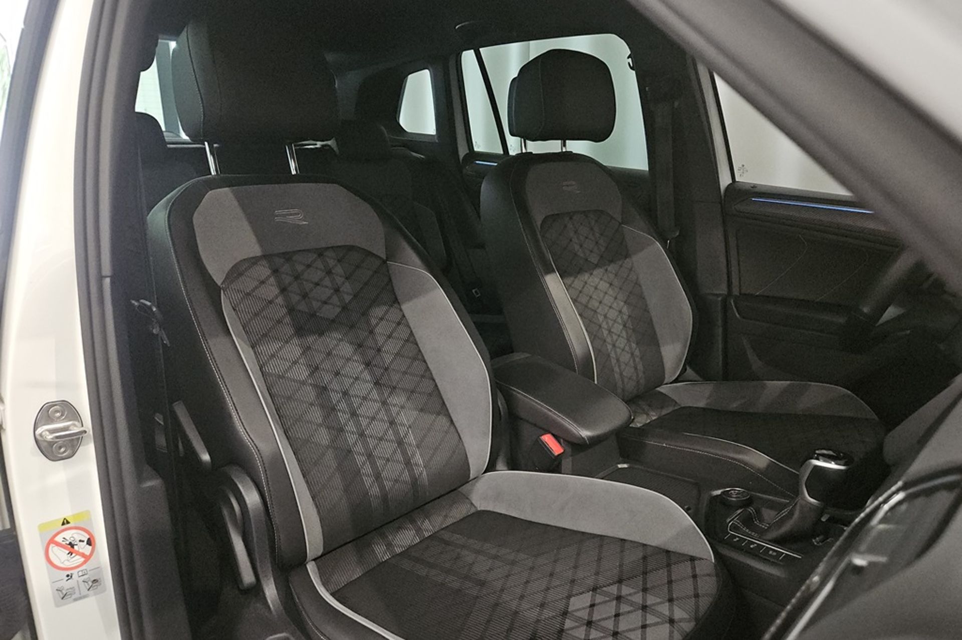 Volkswagen Tiguan 2023, bild 7/13