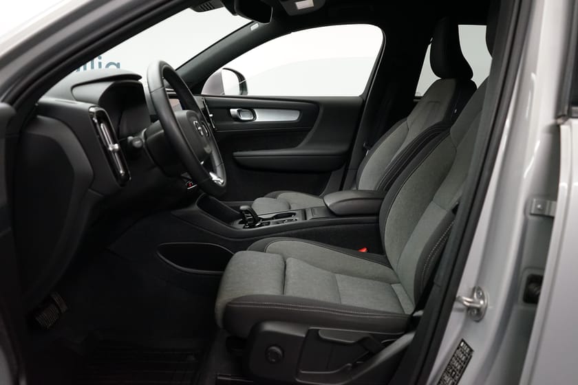 Bild 5 av Volvo XC40 B4 FWD Bensin Core SE II, Baklucka elmanövrerad, Navigation