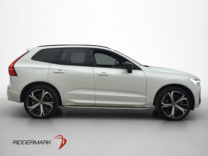 Bild 5 av Volvo XC60 T6 AWD Ultimate Dark MOMS Pano B&W 360° Drag Värm