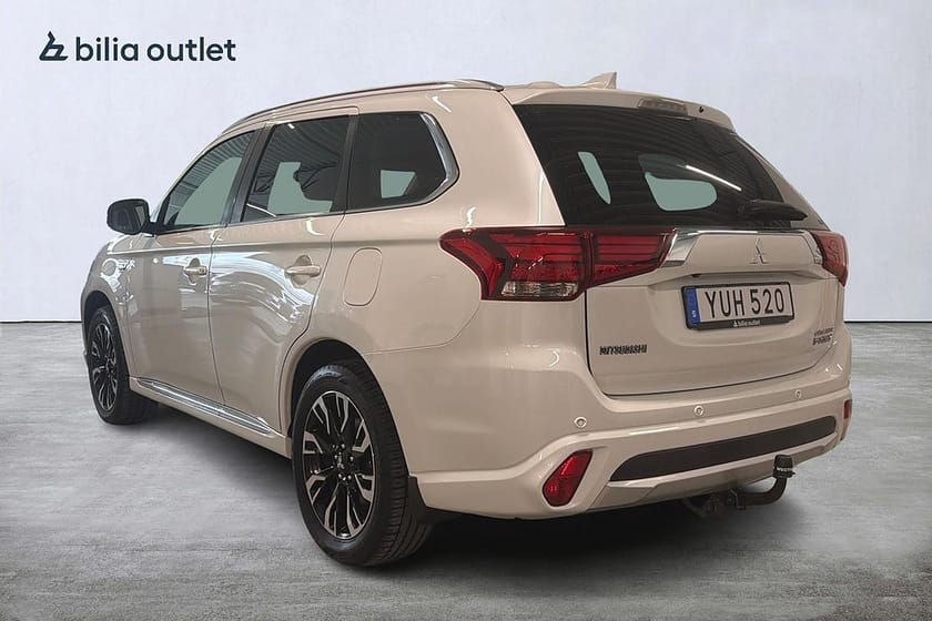 Bild 3 av Mitsubishi Outlander PHEV CVT Business Nyservad 360°kamera Dragkrok Skinn