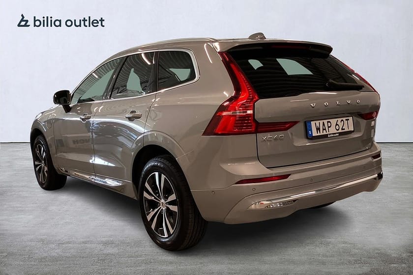 Bild 3 av Volvo XC60 Recharge T6 AWD Core Edition Panorama Dragkrok 360°kam