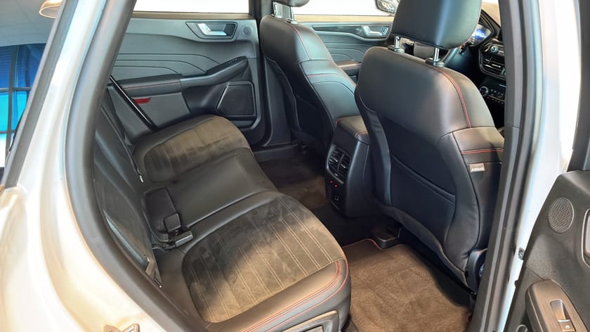 Bild 5 av Ford Kuga Plug-In Hybrid ST-Line-X Phev 225 hk Pano | B&O | Drag | Head-up