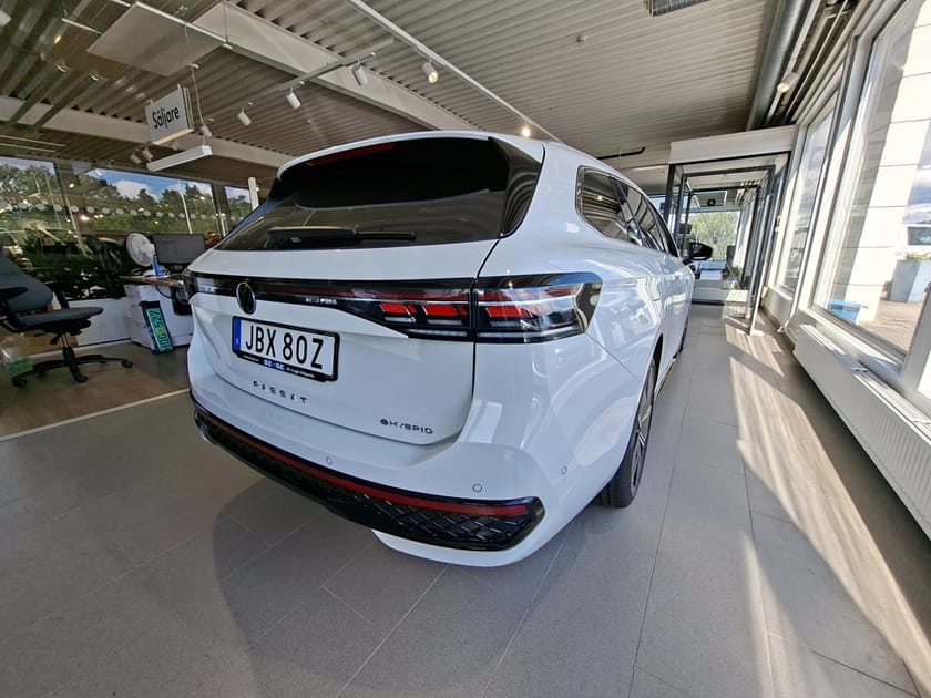 Bild 3 av Volkswagen Passat Variant eHybrid 272 DSG6 R-Line Drag/Värmare